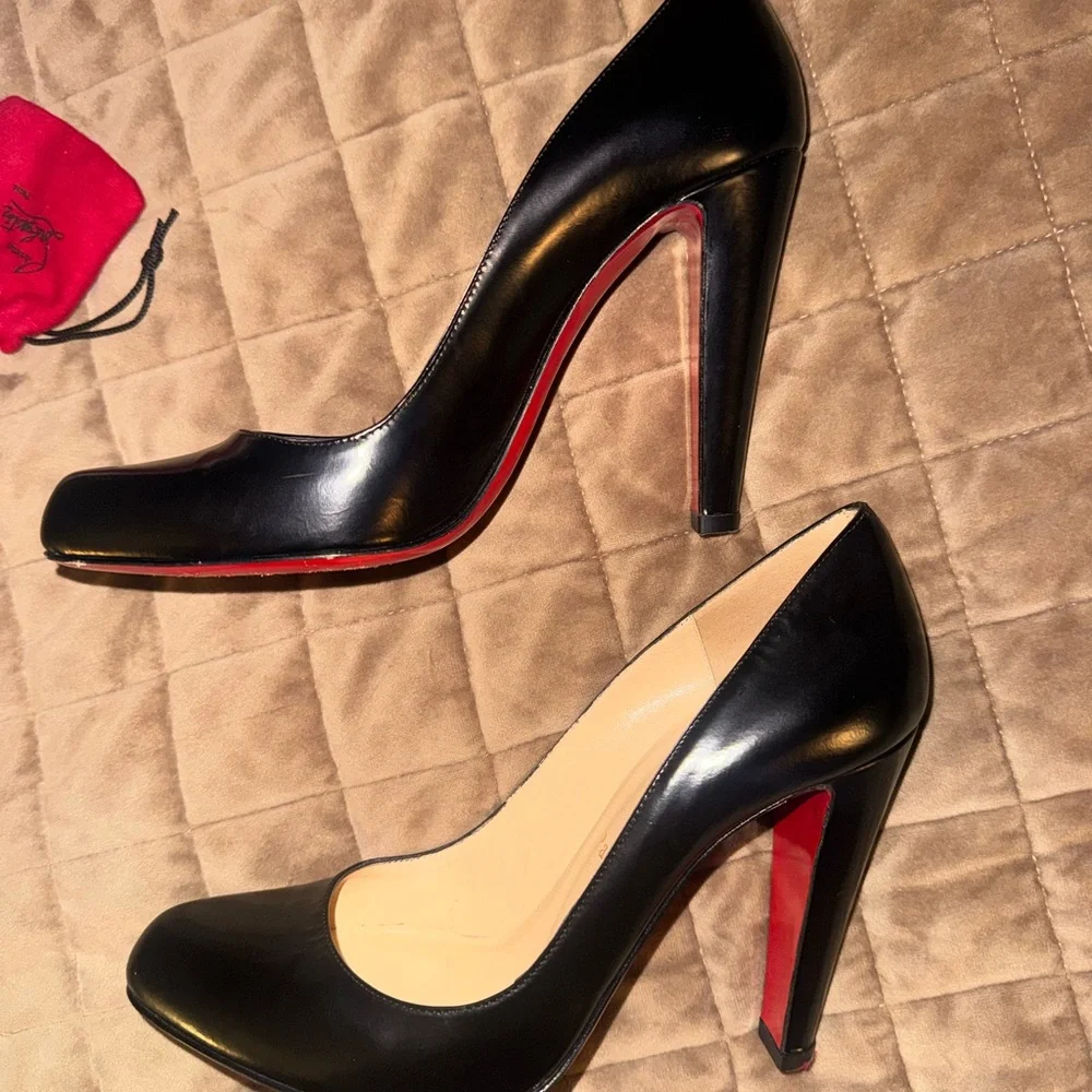 christian louboutin black décolleté - Picture 5 of 7